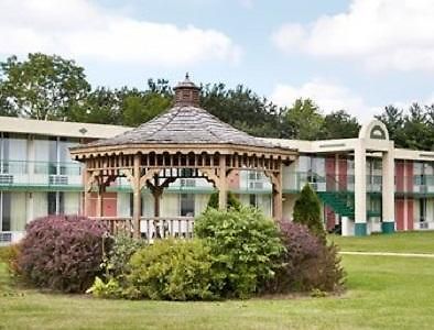 Macomb Inn Екстериор снимка