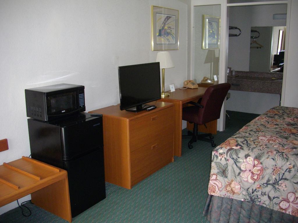 Macomb Inn Стая снимка
