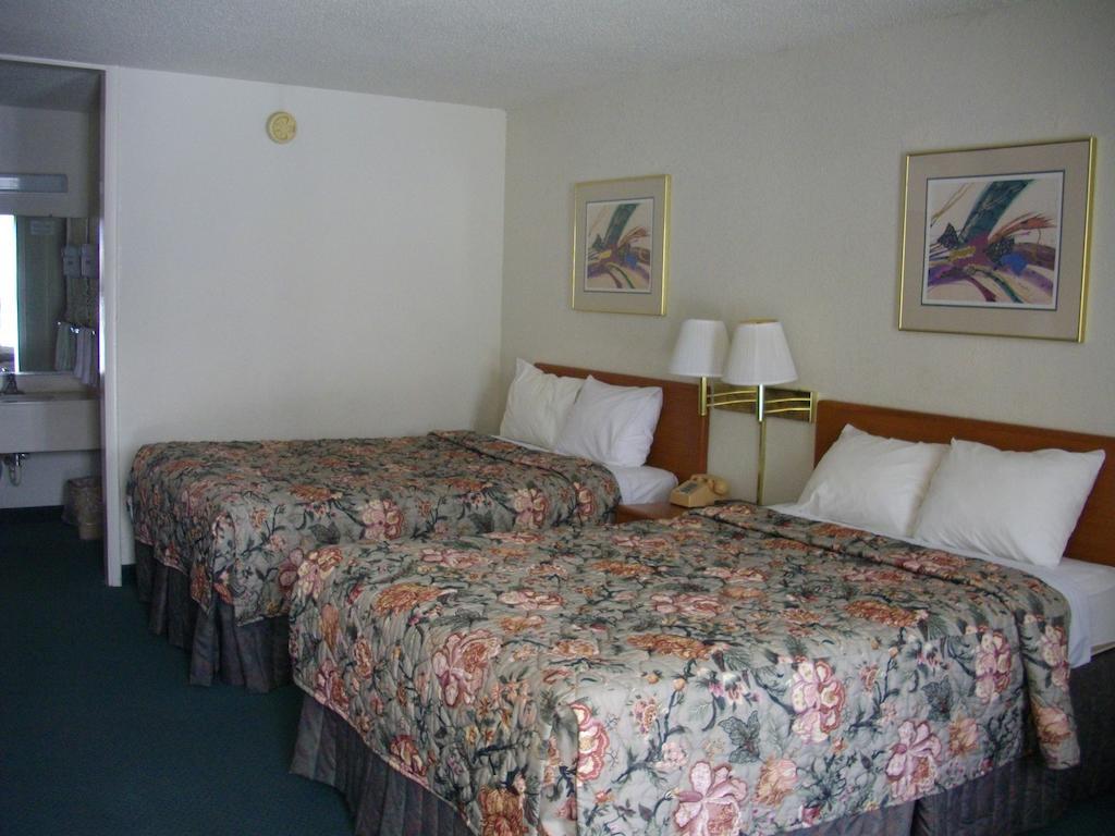 Macomb Inn Стая снимка