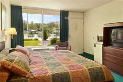 Macomb Inn Стая снимка