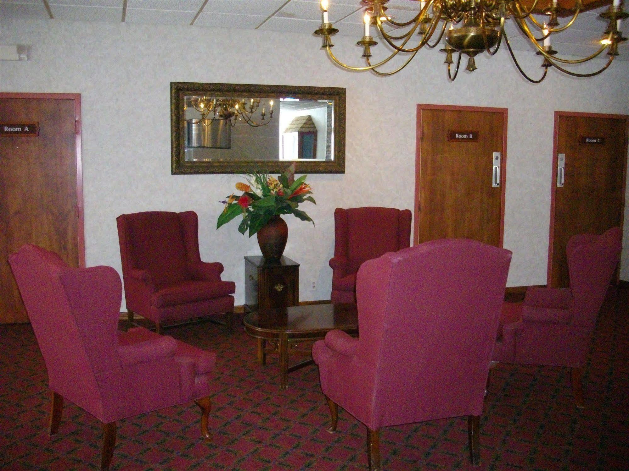 Macomb Inn Екстериор снимка