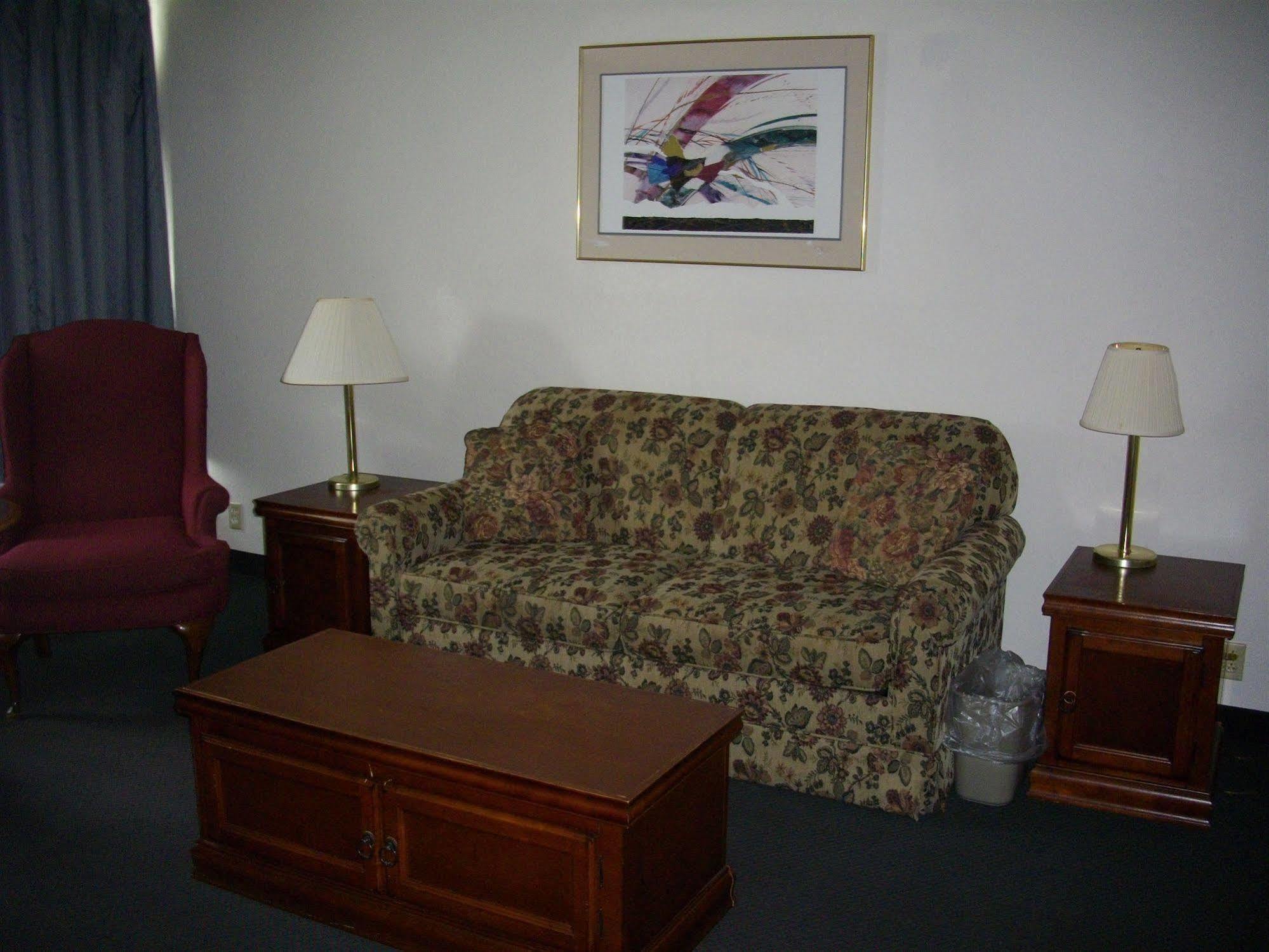 Macomb Inn Екстериор снимка